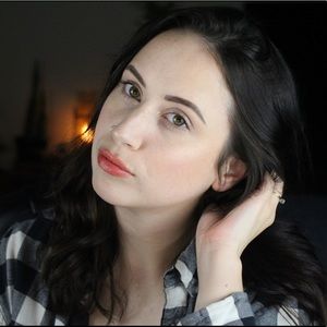 Meet your Posher, Alicia